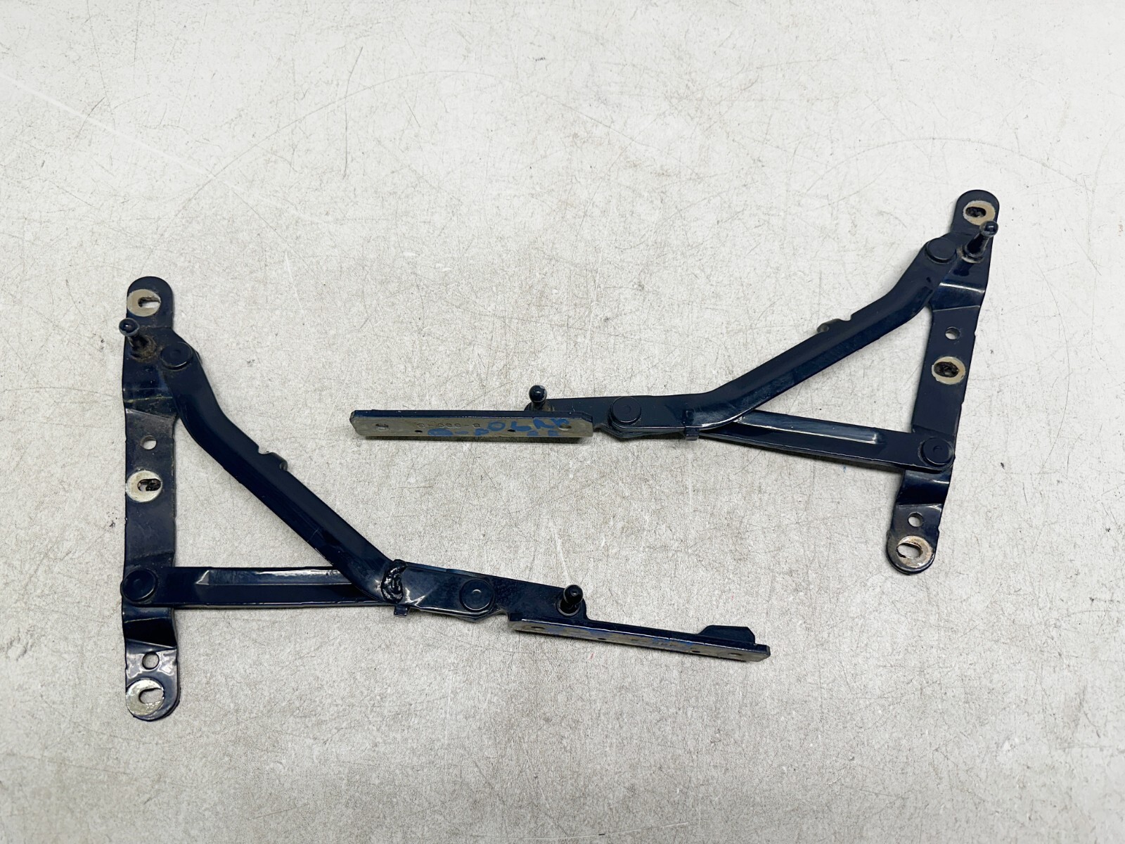 Maserati Quattroporte 2003-2012 Left, right Hinges Pair