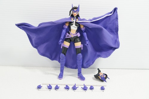 Medicom MAFEX Huntress Batman: Hush | Action Figure 20 Cm | Con Mantello In Tessuto E 2 Volti | Licenza Ufficiale - 2