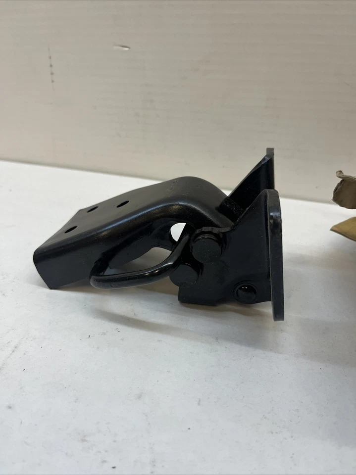 Нижняя дверная петля со стороны водителя для Ford Mustang 1969-1970 Dynacorn 3640SD - Изображение 3 из 4