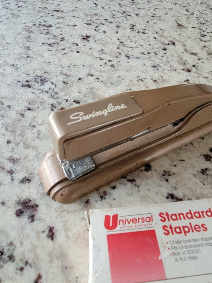 Vintage SWINGLINE Model No.27 Art Deco Desk Stapler Beige W/ Staples Made in USA - Image 2 of 4