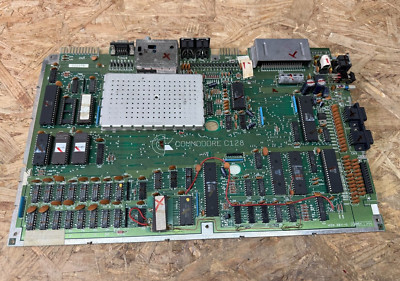Board Platine mit Schutz-Abdeckung für COMMODORE C 128 Vintage