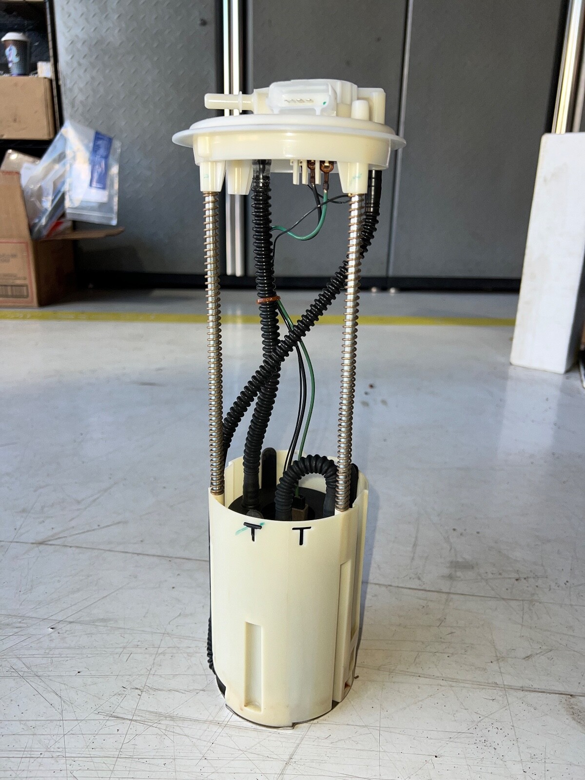0580313091 BOSCH 181204 MASERATI FERRARI PASSENGER FUEL PUMP USED GENUINE