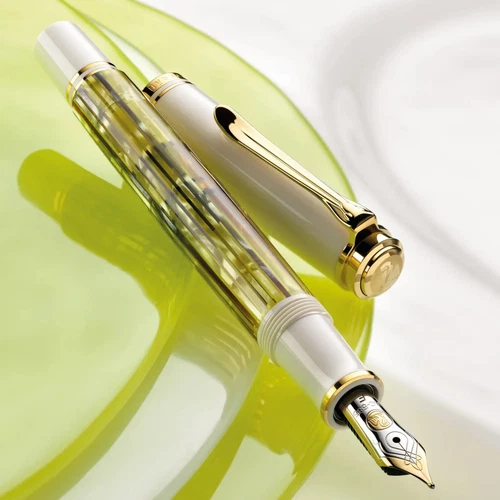 Pelikan Souverän® M400 Tortoiseshell White Fountain Pen 14K gold Italic Broadnib