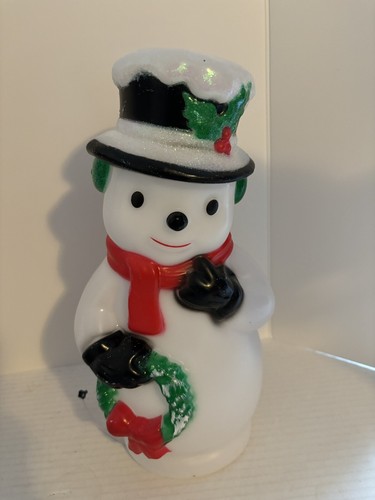 Frosty the Snowman Blow Mold Carrying a Wreath 12" Battery Operated - Picture 9 of 9