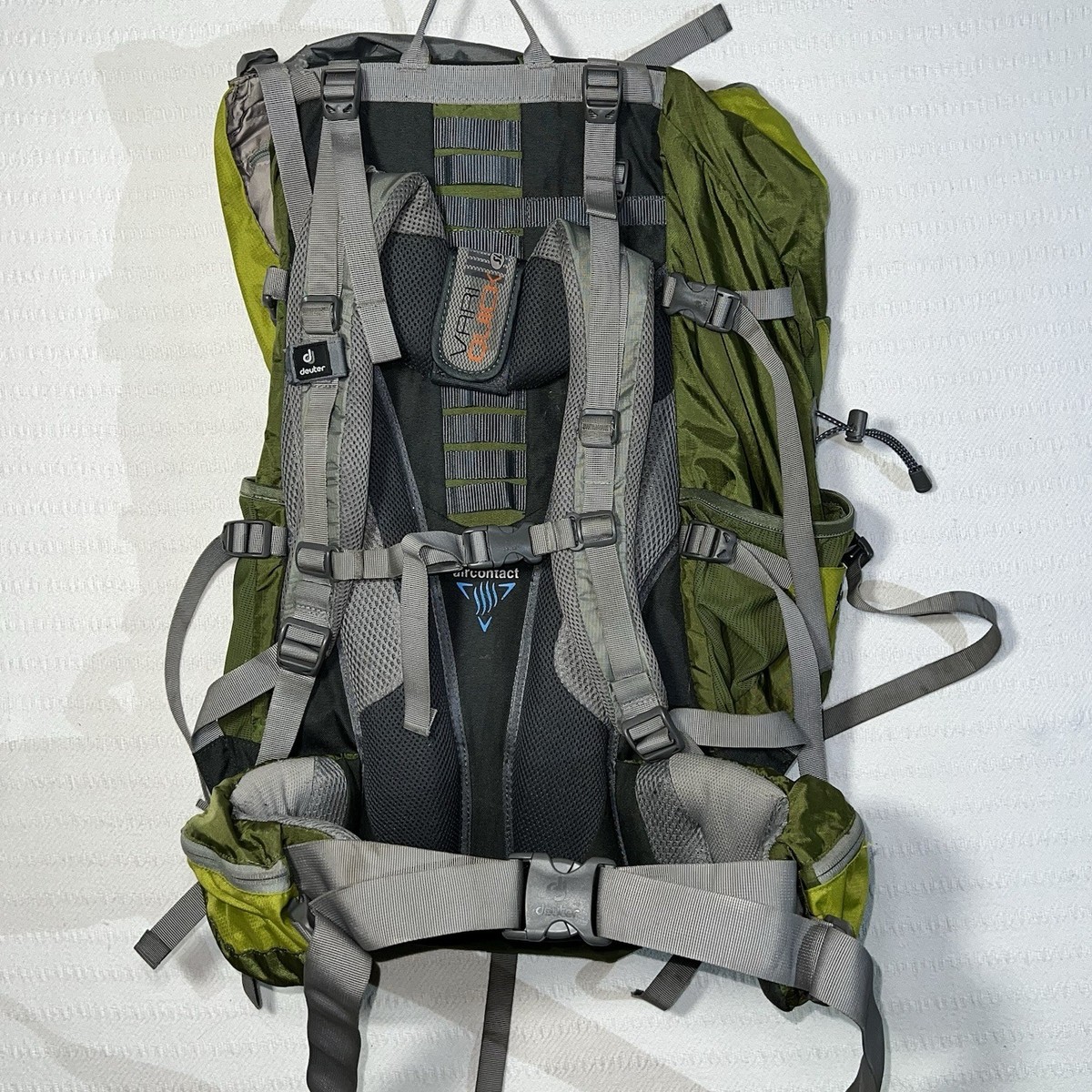 Deuter Act Lite 60 10 Green Hiking Backpack Trekking Camping Walking  Outdoor | eBay