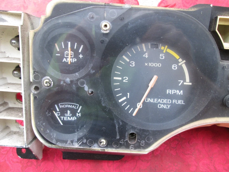 Ford Mustang GT 1984 1985 1986 cuadro de instrumentos velocímetro velocímetro 7 k velocímetro Foto 2 de 4