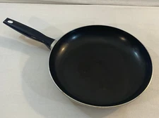 Wear Ever 10" Frying Pan #54221-1330