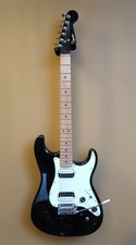 Squier Stratocaster E-Gitarre Metallic Black