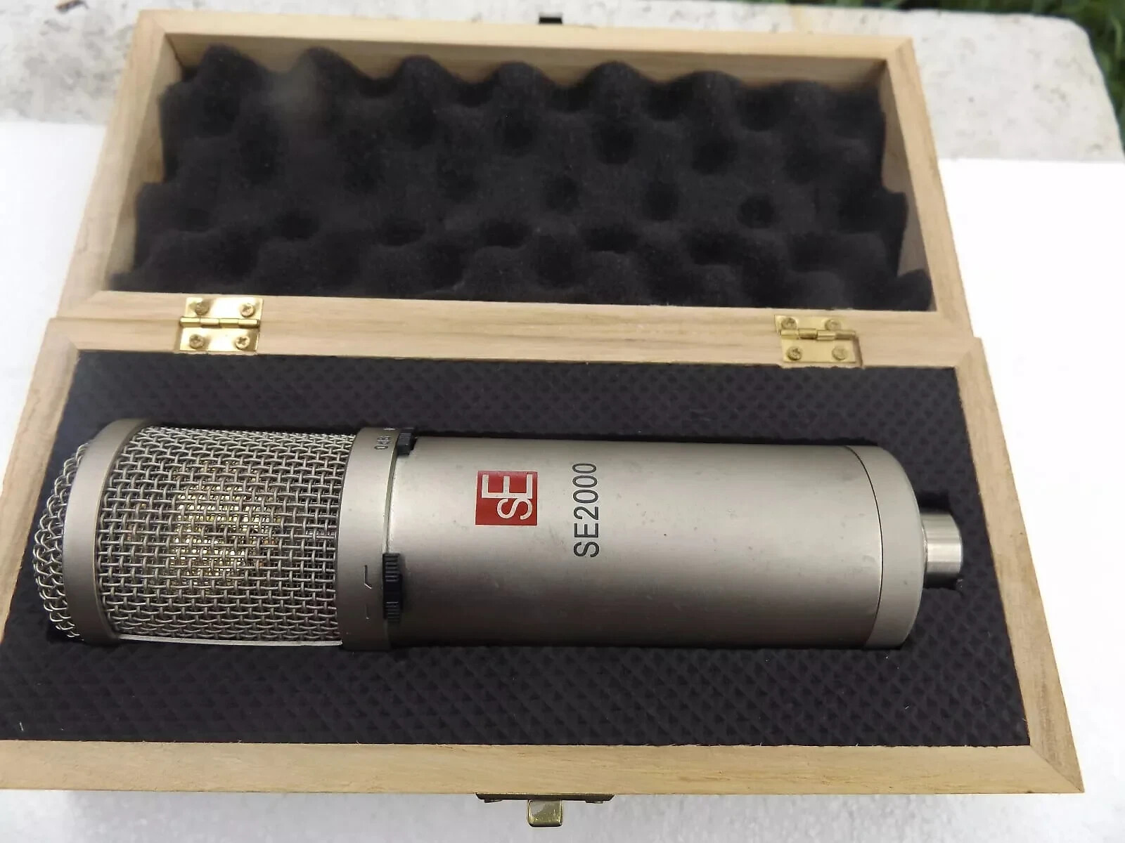 sE Electronics sE2000 Large Diaphragm Cardioid Condenser Microphone 2002 - 2012