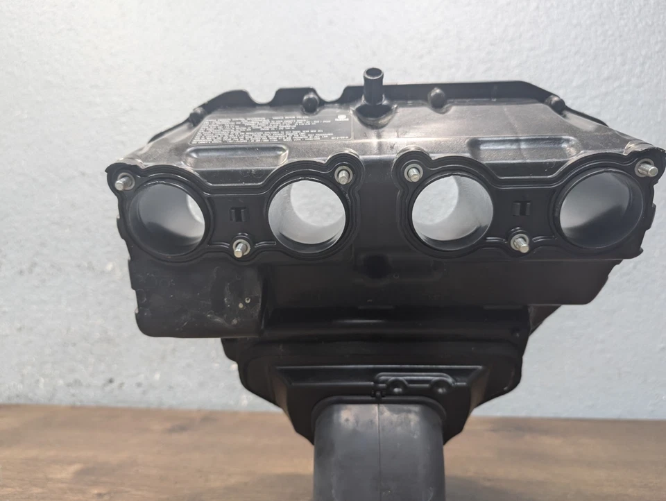 Yamaha FZ-10 MT-10 2017-2023 OEM caja de aire conducto de admisión central - B67-14411-00-00 Foto 3 de 4