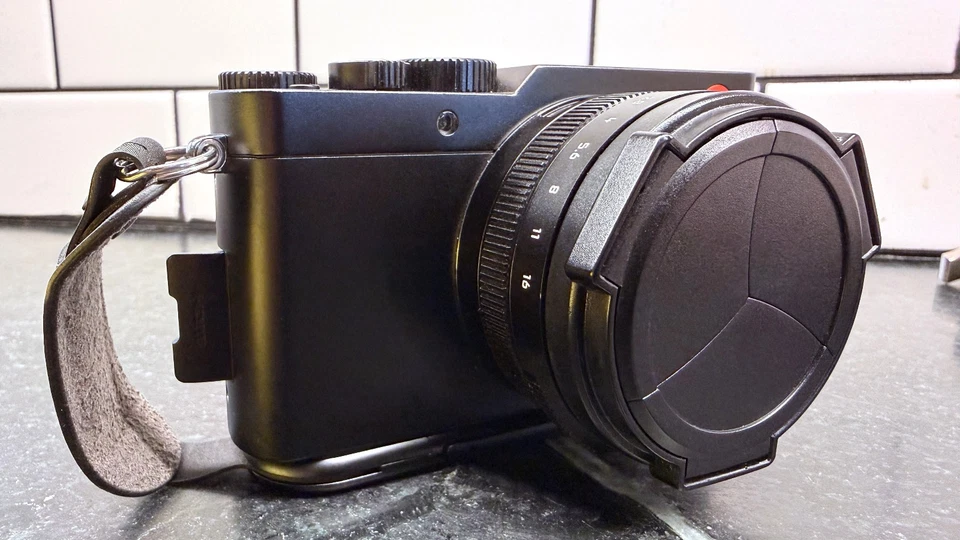 LEICA D-LUX 7 - Barely Used! 3x Batteries, 256GB Card, Peak Design strap & more! - Image 3 of 4