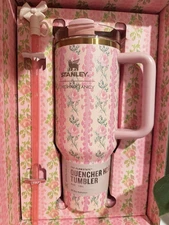 Stanley x LoveShackFancy Quencher H2.0 Tumbler 40 oz Pink Floral Limited Edition