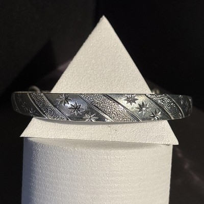 999 Silver Adjustable Bangle! Star/ Sunburst Design.  Simply Elegant/ Fun!