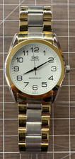 Reloj analógico para hombre QQ vestido plateado tono dorado esfera blanca eslabón pulsera Batt necesario