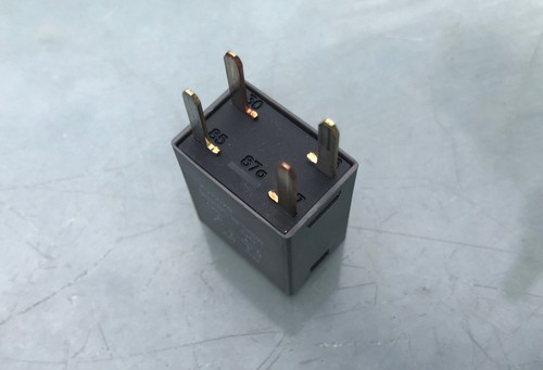 (1 pc.) GM OMRON RELAY 21997403 tested with a 60 day warranty OEM - Picture 4 of 4