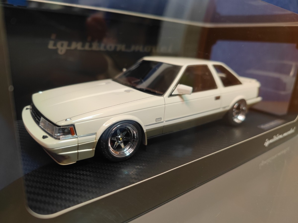 Ignition Model 1:18 Toyota Soarer 3.0 GT Limited White/Gold Ignition Model 1:18 Toyota Soarer 3.0 GT Limited White/Gold