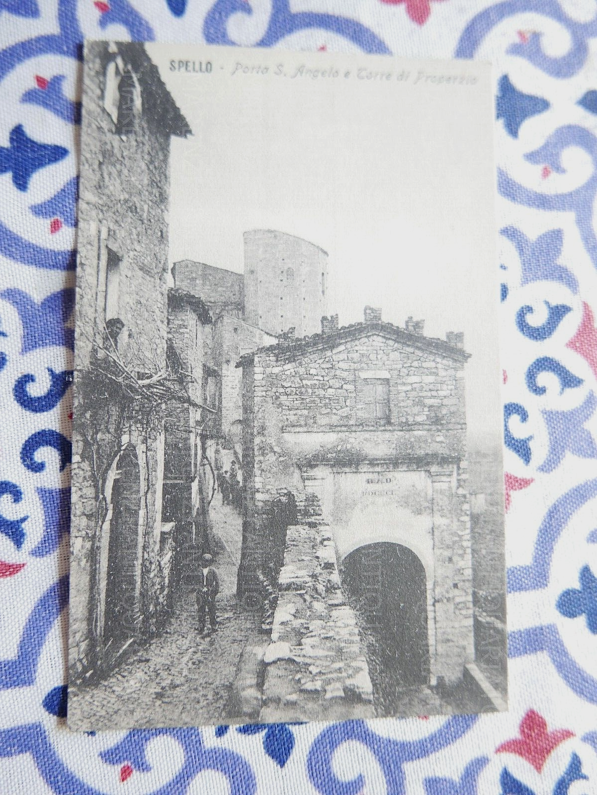 Foto 1 di 2