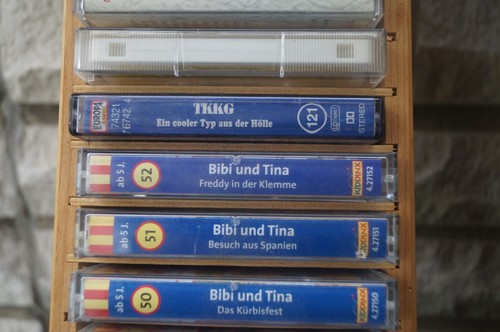 Sammlung Bibi und Tina MC Kassetten Kiosk von Nr.1 bis Nr.52 +2 Holzregale - Bild 13 von 19