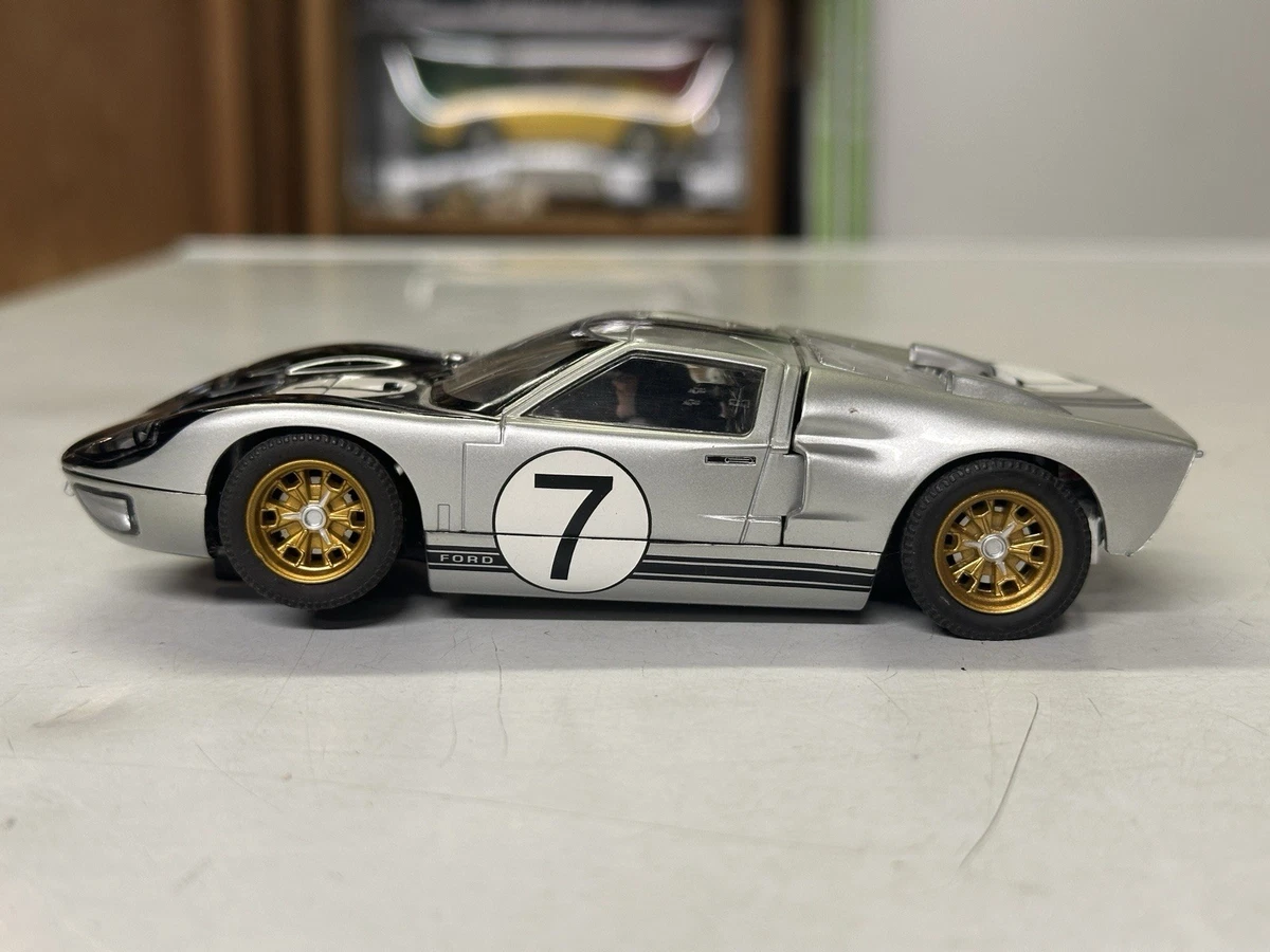 スロットカー。HORNBY FORD GT40。1/32 フォードGT40 ガルフカラー。難あり