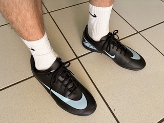 Nike mercurial Vapor 16 Club Hallenschuhe / Grösse 43 / Schwarz/ Gebraucht