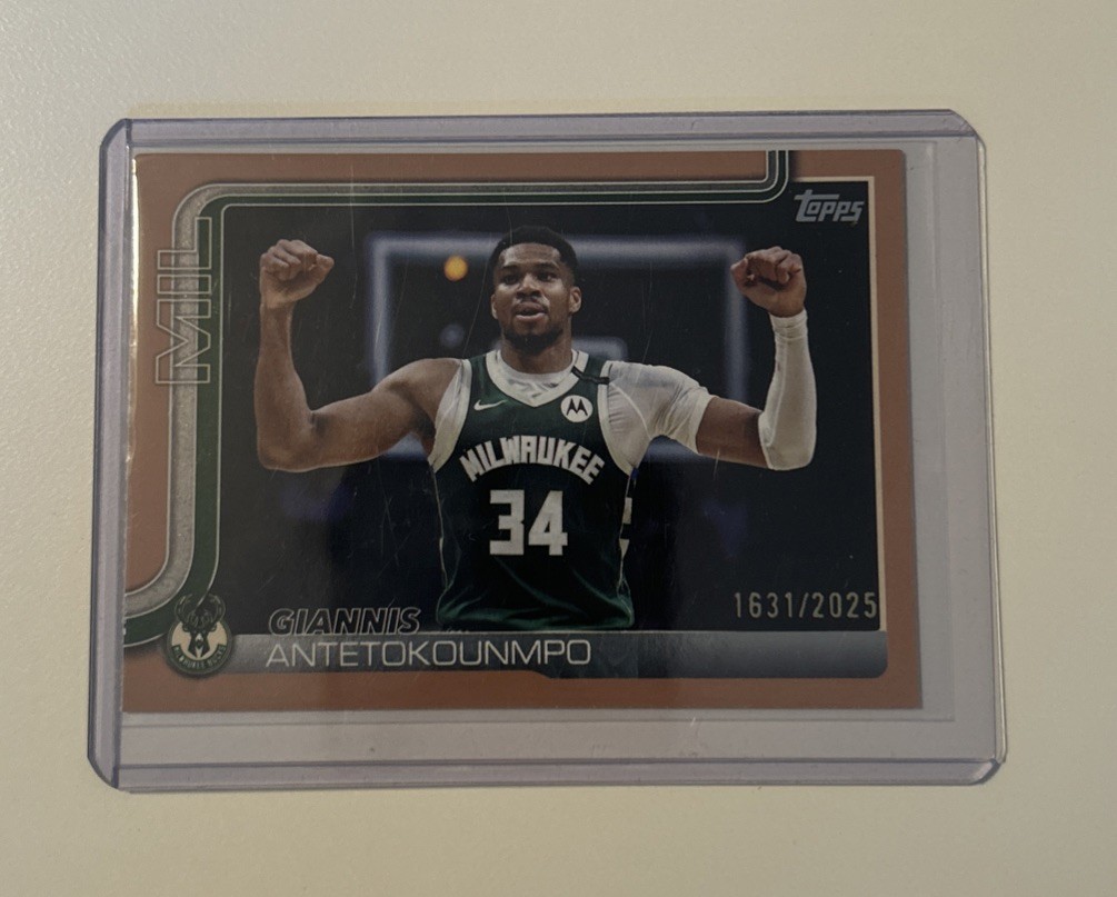 Giannis Antetokounmpo 2025-26 Topps Basketball #54 Gold /2025 Bucks