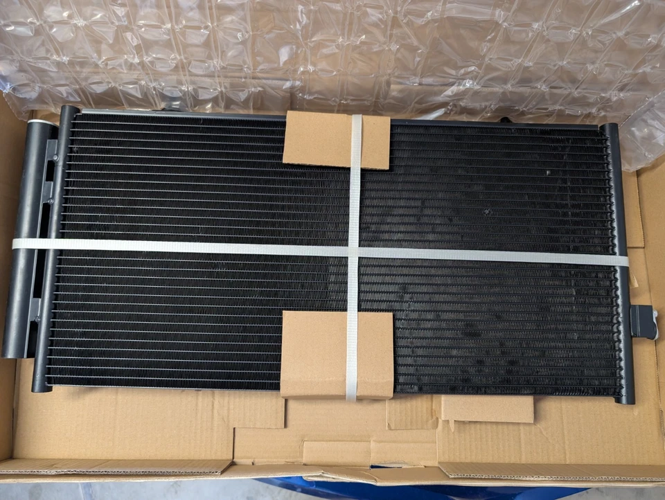 Condensador de CA Subaru WRX 2015-2019 Foto 2 de 3