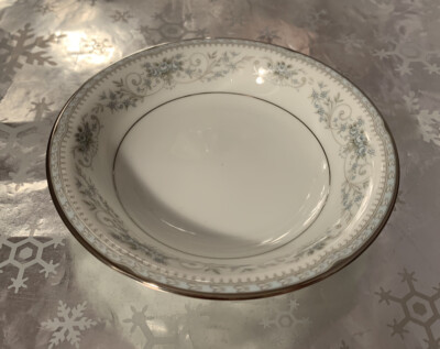 ぬんちゃ ❤️Noritake Colburn 6107 fruit dish Blue Flores Floral Silver