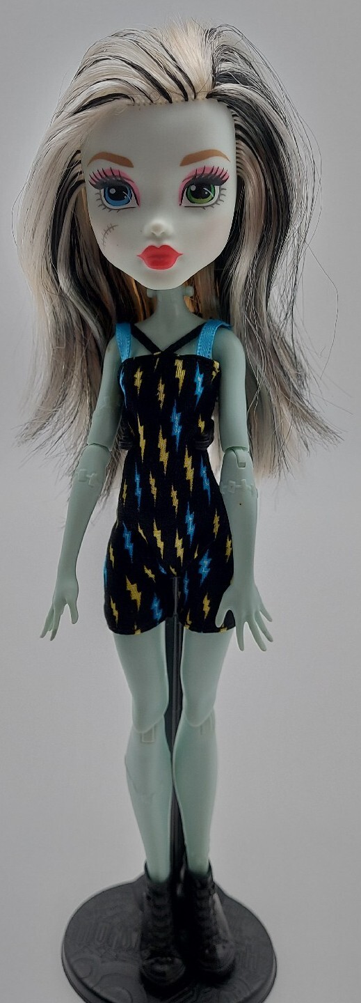 Frankie Stein Figure *stand No Included      21d