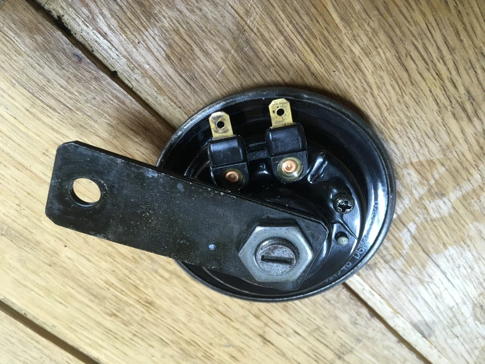 Ducati 900SS 750SS 748 916 996 749 999 ST2 ST4 ST4S etc Horn - Image 2 of 2