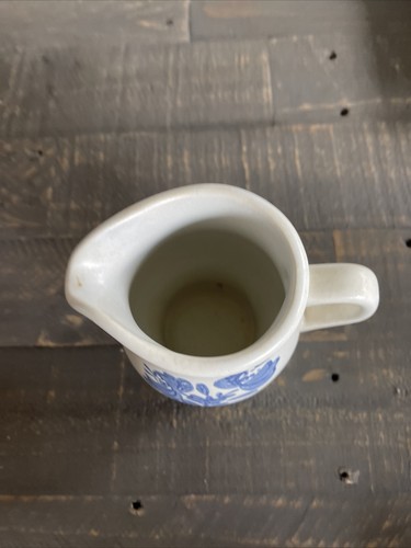 Pfaltzgraff Yorktowne Creamer USA Stoneware Small Pitcher Blue Floral Vintage - Picture 2 of 4