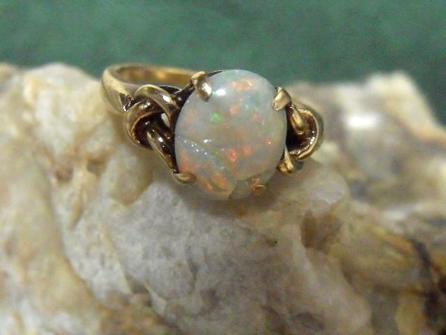 LADIE'S 1960'S ERA TIFFANY & CO. 14 K GOLD OPAL RING ~3.76 GRAMS ~ DAMAGED STONE
