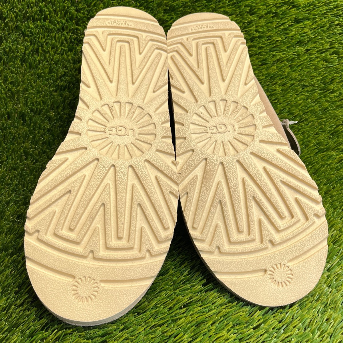 UGG Tazz Mens Size 9 Beige Casual Classic Outdoor Suede Slip  display picture 1