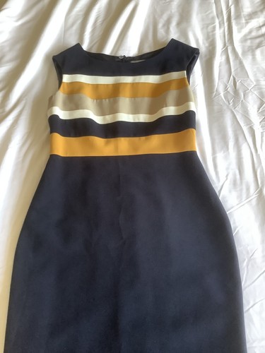 M & S Woman figure flattering fitted navy mix dress, size 8 - Picture 2 of 2