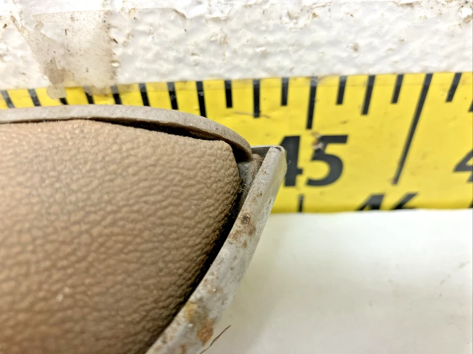 Manija interior de puerta trasera usada OEM GM LH 1958 Oldsmobile 88 Holiday 4 puertas (663) Foto 3 de 4