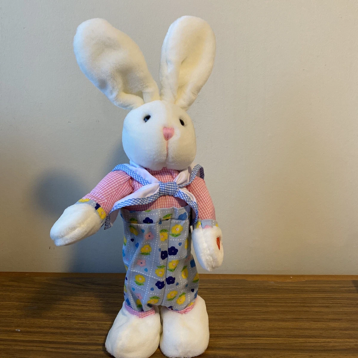 Singing easter on sale bunny toy