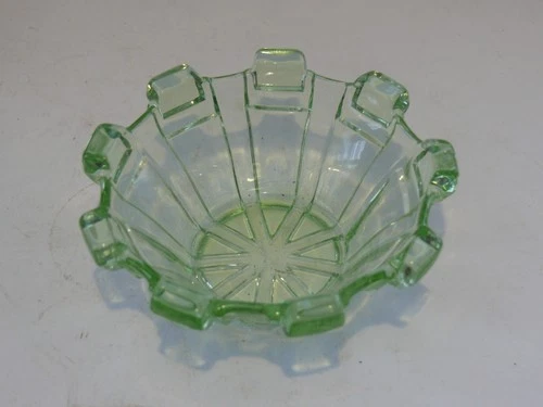 VINTAGE GREEN DEPRESSION GLASS SMALL ART DECO BOWL
