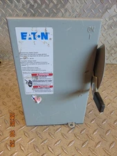 EATON DG221NGB SER B 30A 30 AMP FUSIBLE SAFETY DISCONNECT SWITCH TYPE 1 INDOOR