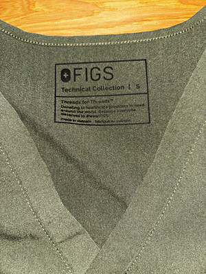 FIGS Technical Collection 15 Solid Green V-Neck Scrub Top Size S Unisex