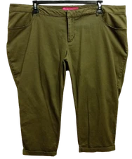 Pure energy 24 green spandex stretch pockets hook closure cuffed hem capri pants