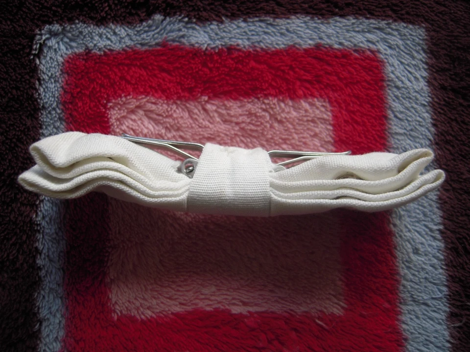 PAJARITA BLANCA CON CLIP RESISTENTE AL ÓXIDO REAL VINTAGE AÑOS 90 3-1/2" X 1" Foto 4 de 4