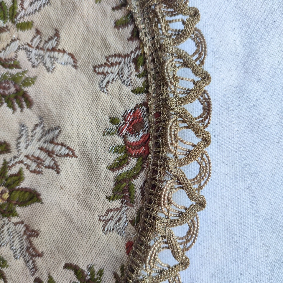 Tres tapetes circulares de tela brocada y pasamanería - Imagen 4 de 4