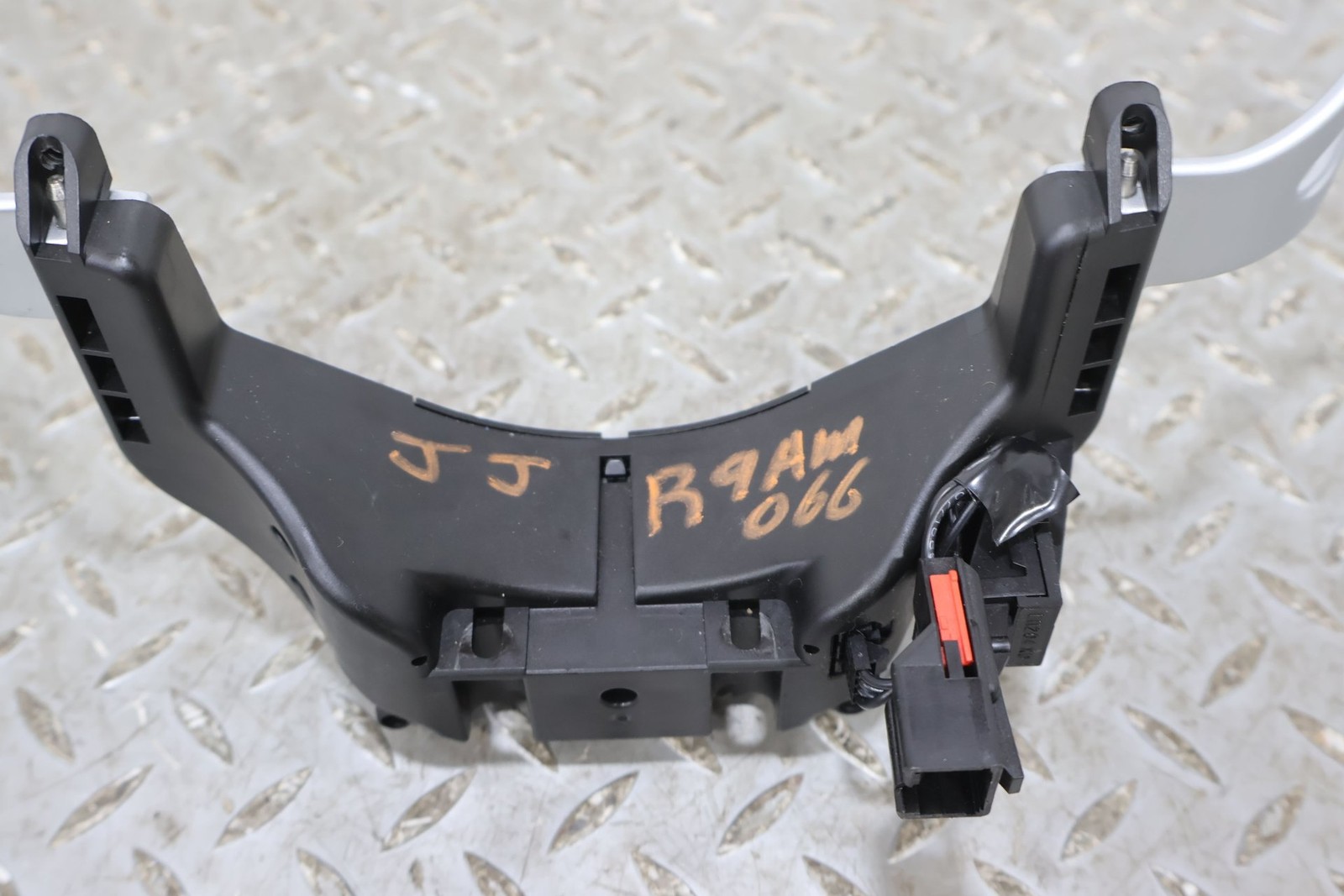 09 Aston Martin V8 Vantage Column Mounted Paddle Shifters (9G33-7L237-AB)