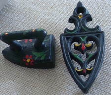 NEW VTG WILTON Cast Iron Miniature Trivets English Cottage Kitchen Decor w Box