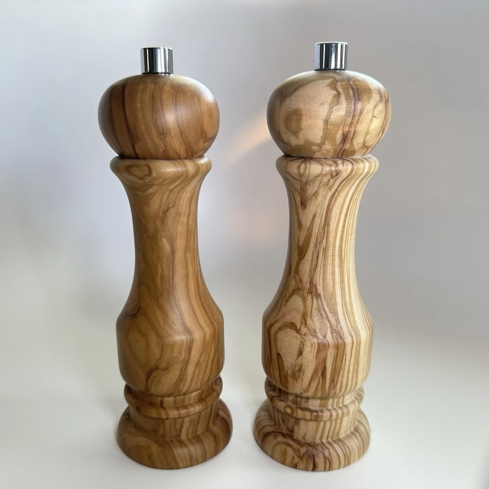 Williams Sonoma 7in Olivewood Salt and Pepper Mills Set of 2 MSRP $160 Grinders