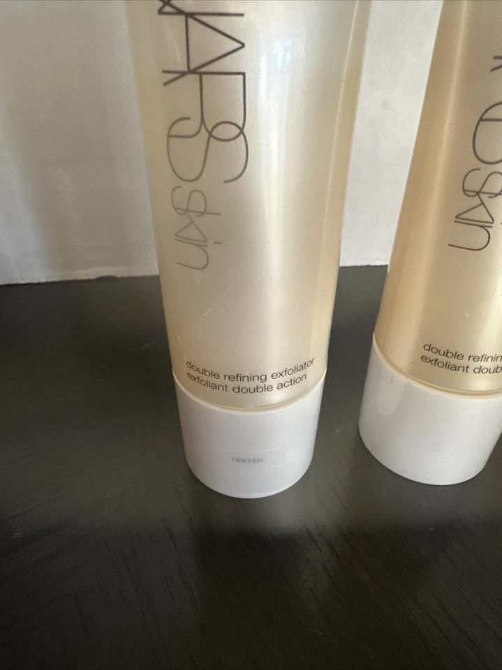 2 EXFOLIANTE DOBLE REFINADOR NARS SKIN 2,4 OZ Foto 2 de 3