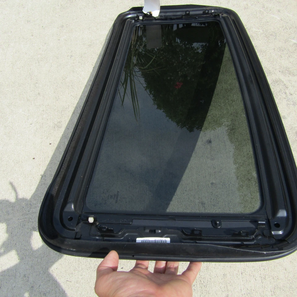 2006-2014 Honda Ridgeline Sunroof Glass Part # 70200-SJC-A02 - Image 4 of 4