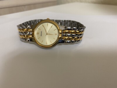 UNISEX Vintage SEIKO V701-A090 two-tone watch 32mm Champagne UNISEX Vintage SEIKO V701-A090 two-tone watch 32mm Champagne