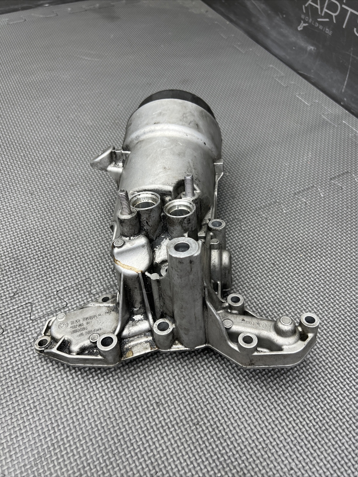 0813 BMW E90 E92 E93 M3 V8 Motor S65 Engine Oil Filter Housing eBay