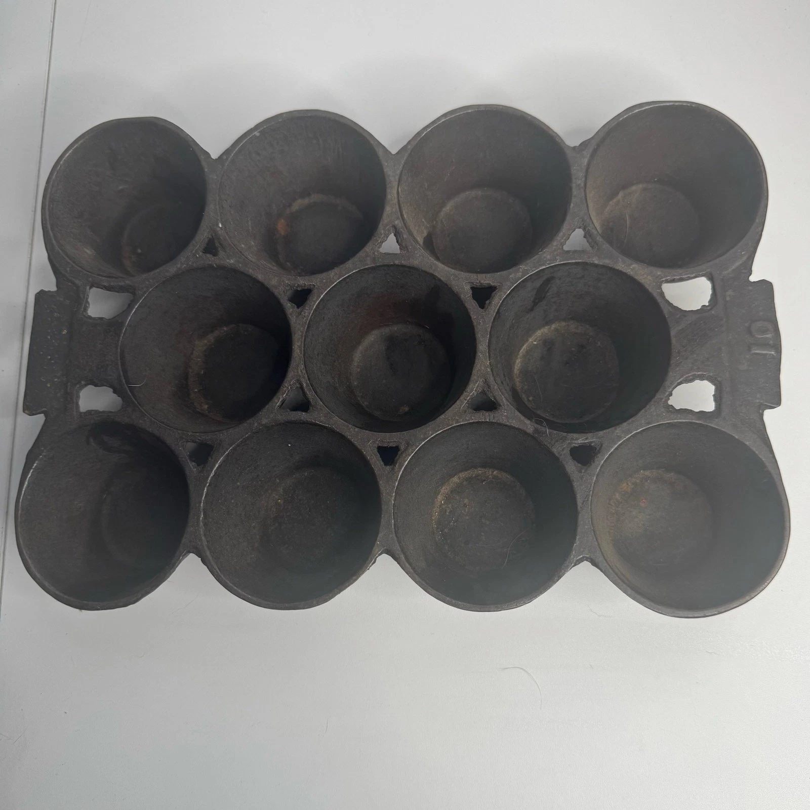 Vintage ERIE Pre-Griswold Cast Iron No. 10 Popover Muffin Pan 11 Cup Nice