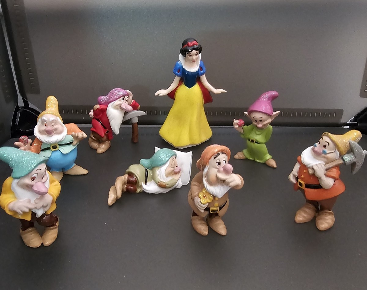 Disney Snow White and the Seven Dwarfs figures good used condition